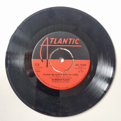 Roberta Flack : Killing Me Softly With His Song (7", Sol)