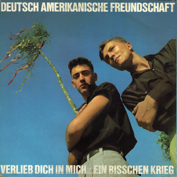 Deutsch Amerikanische Freundschaft : Verlieb Dich In Mich / Ein Bisschen Krieg (12", Single)