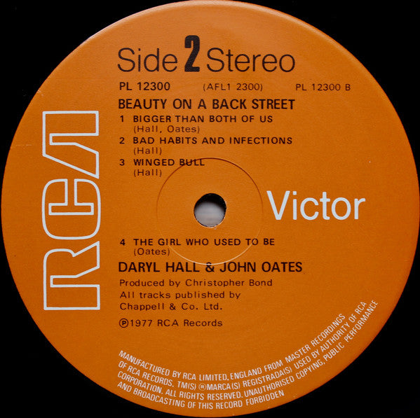 Daryl Hall & John Oates : Beauty On A Back Street (LP, Album)