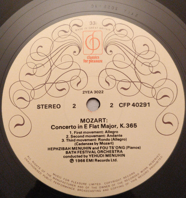 Wolfgang Amadeus Mozart, Yehudi Menuhin, Hephzibah Menuhin, Yaltah Menuhin, Jeremy Menuhin, Fou Ts'Ong, London Philharmonic Orchestra, Bath Festival Orchestra : Three Piano Concerto / Two Piano Concerto (LP, RE)