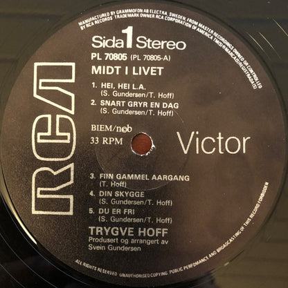 Trygve Hoff : Midt I Livet (LP, Album)
