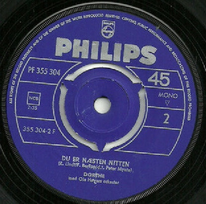 Dorthe Kollo : 17 År Og Forelsket / Du Er Næsten Nitten (7", Single, Mono)