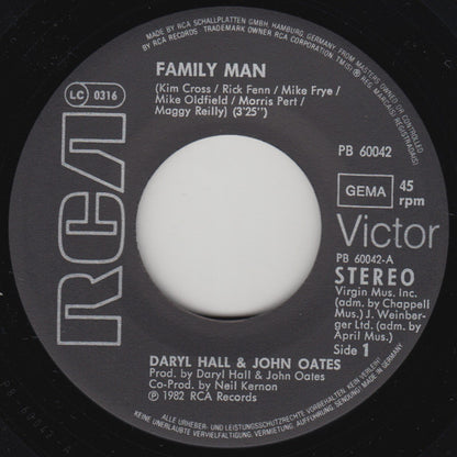 Daryl Hall & John Oates : Family Man (7", Single)