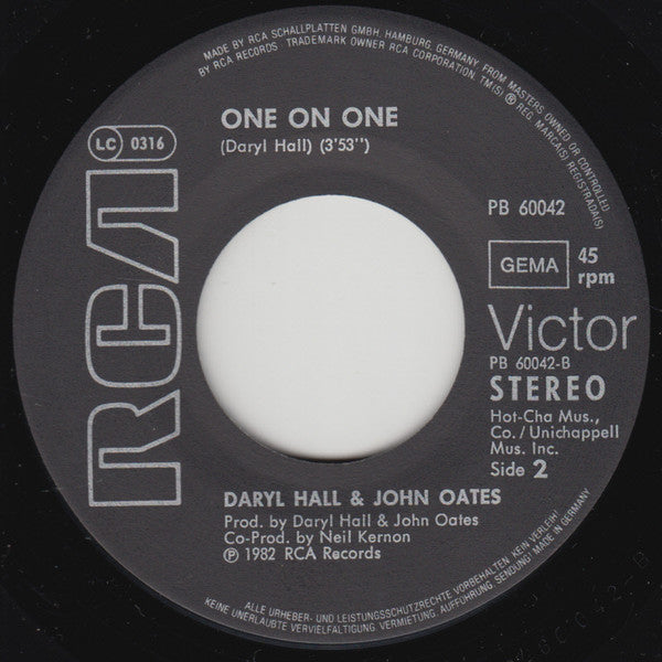 Daryl Hall & John Oates : Family Man (7", Single)