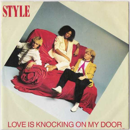 Style (4) : Love Is Knocking On My Door (7")