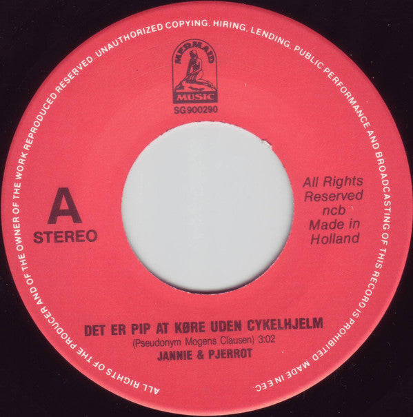 Pjerrot & Jannie Med Kærvejskolens Kor : Det Er Pip At Køre Uden Cykelhjelm (7")