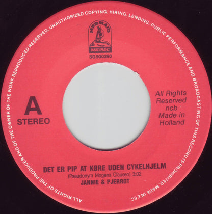 Pjerrot & Jannie Med Kærvejskolens Kor : Det Er Pip At Køre Uden Cykelhjelm (7")