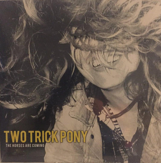 Two Trick Pony : The Horses Are Coming (LP, Album)